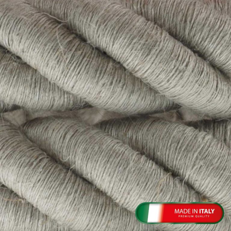 Grau-weißes Textilkabel , in dichten Wicklungen angeordnet, mit "Made in Italy" Aufkleber.