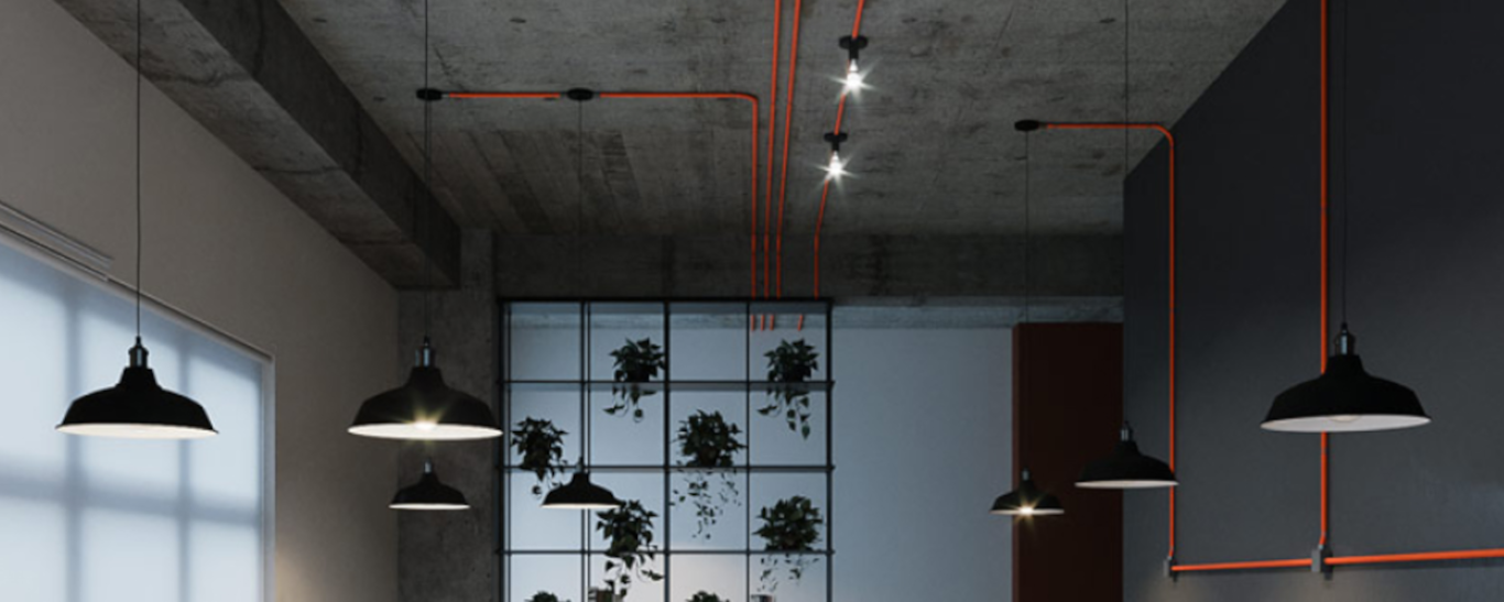 Sichtbare Kabelführung mit textilem Kabelkanal im Industrial Design an Decke und Wand