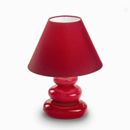 Rote Tischlampe mit einem runden Sockel und konischem Schirm.